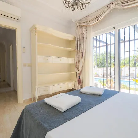 Villa Cubo's Bellavista La Jona & Heated Pool
